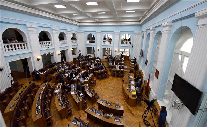 Konstituiran novi crnogorski parlament, no pregovori o vladi još traju