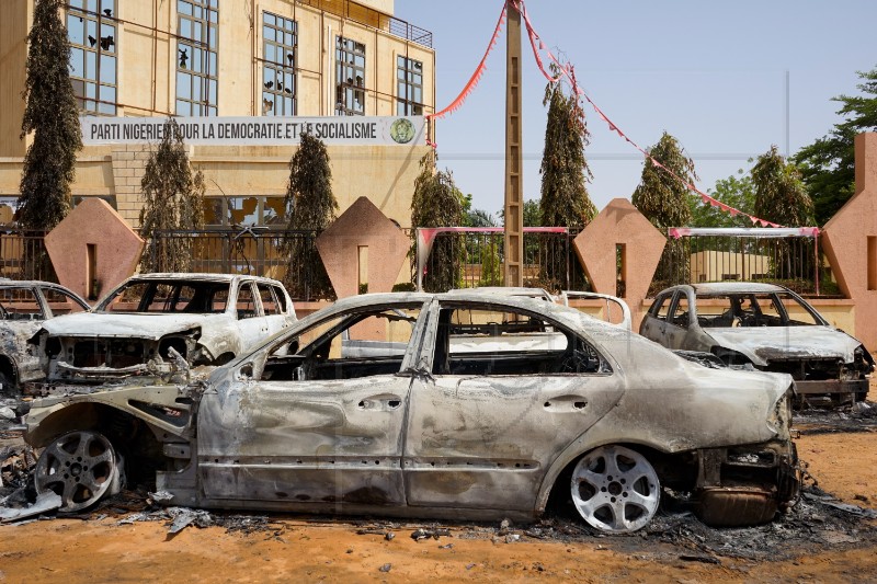 Zapadnoafrički čelnici prijete sankcijama i silom nigerskim pučistima