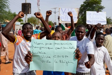 Niger: Vojna vlast pritvorila 180 članova bivše vlade