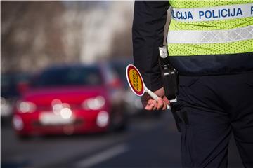 Pijana vozačica u Puli ugrizla prometnog policajca