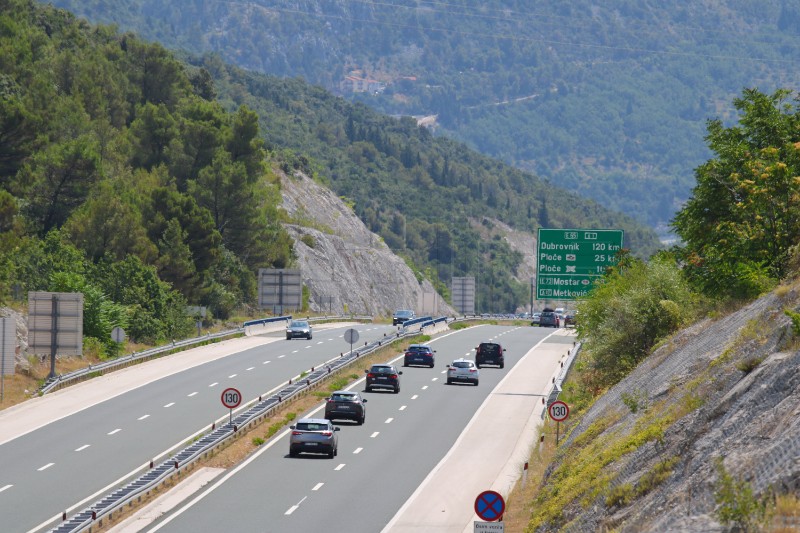 HAK:  Na dionici Split-Omiš vožnja mjestimice usporena i u kolonama