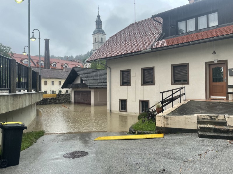 Poplave u Sloveniji: Poneka mjesta evakuirana, druga odsječena