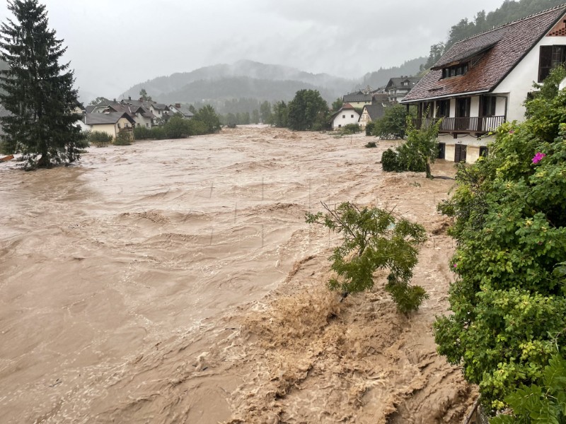 Poplave u Sloveniji: Poneka mjesta evakuirana, druga odsječena