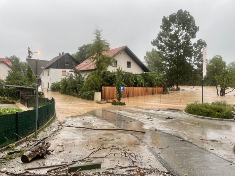 Poplave u Sloveniji: Poneka mjesta evakuirana, druga odsječena