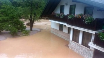 Poplave u Sloveniji: Poneka mjesta evakuirana, druga odsječena