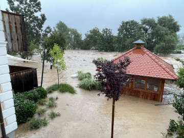 Poplave u Sloveniji: Poneka mjesta evakuirana, druga odsječena