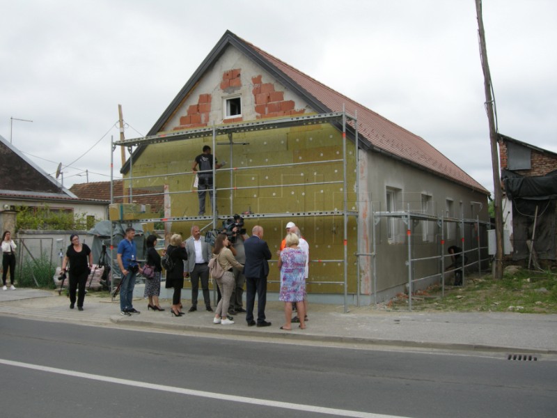 Bačić u Glini: Korisnike kontejnera očekuju kvalitetni stambeni prostori