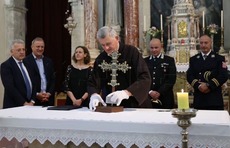 Zadarskom samostanu svečano vraćen procesijski ophodni križ iz 14. st. 