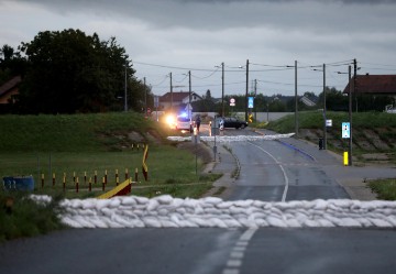 Zatvorene ceste preko oteretnog kanala Sava - Odra