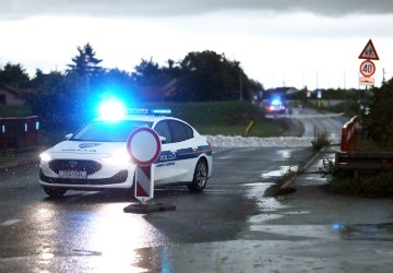 Zatvorene ceste preko oteretnog kanala Sava - Odra