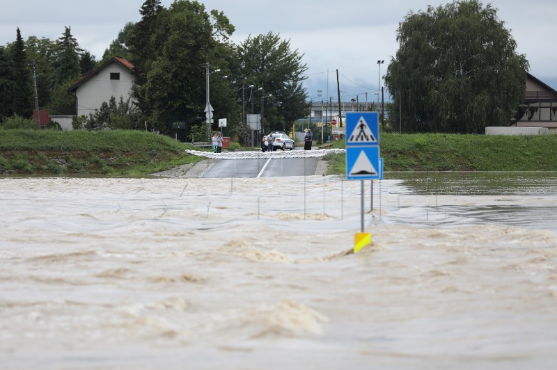 Obrana od poplave: Dvoje spašeno kod Hendrixovog mosta, troje stranaca u Brdovcu