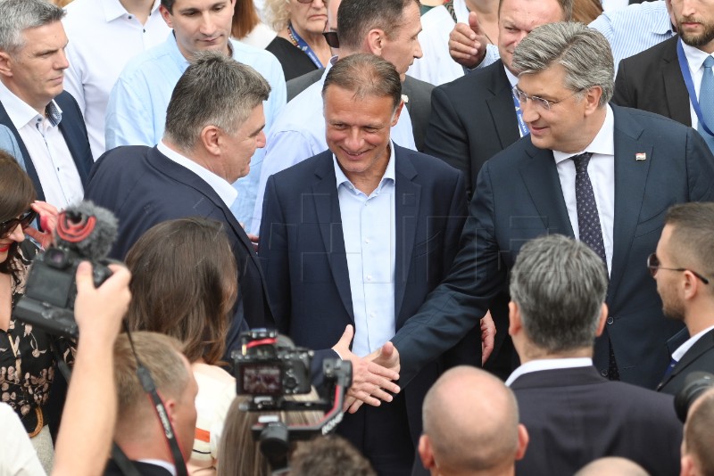 Vojvodin prijam u Alkarskim dvorima