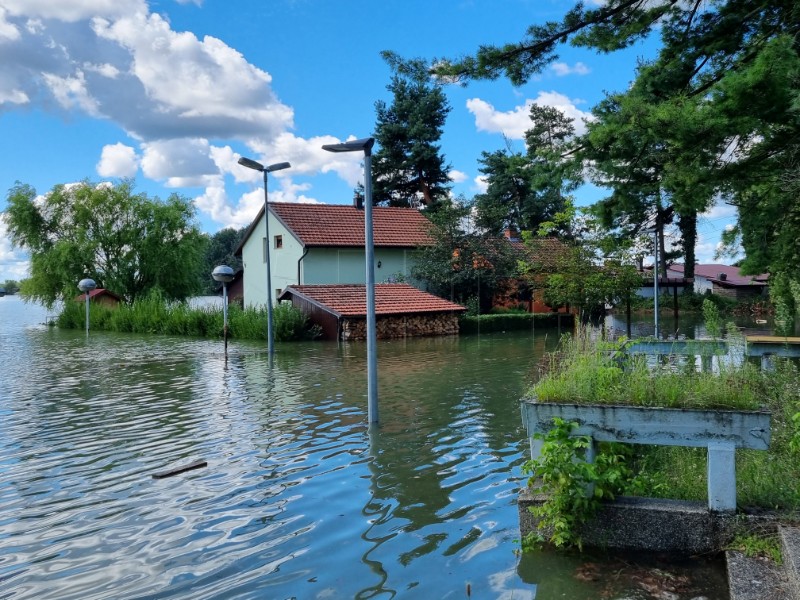 Swollen Drava threatens homes, holiday cottages in Koprivnica-Križevci County