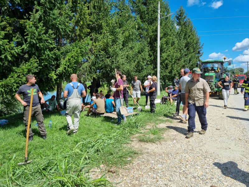 Dravska voda prodire i u Torčec, u mjestu oglašene sirene