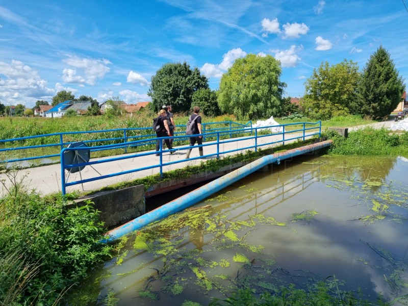 Dravska voda prodire i u Torčec, u mjestu oglašene sirene