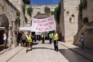 Vatrogasci prosvjedovali i tražili veće plaće