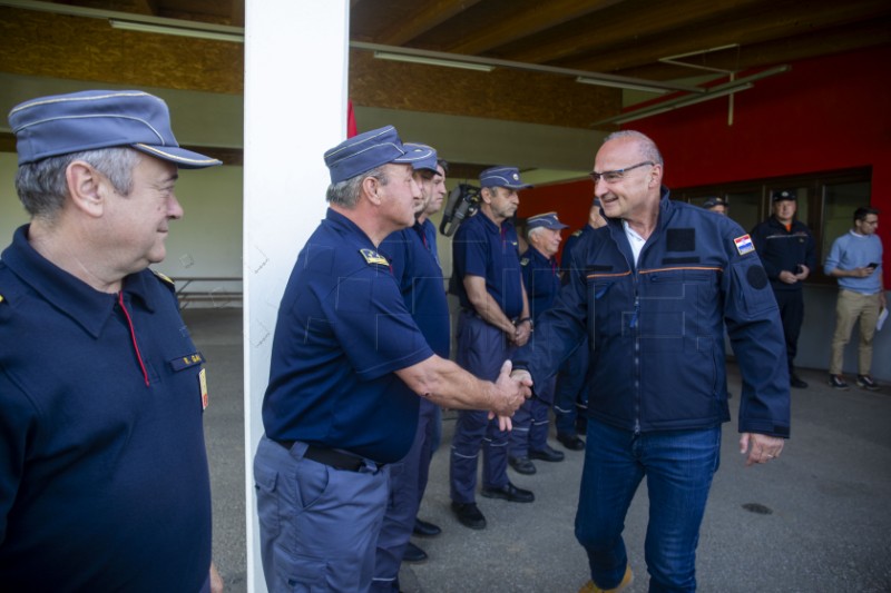 Ministri Grlić Radman i Fajon u obilasku poplavljenih područja u Sloveniji