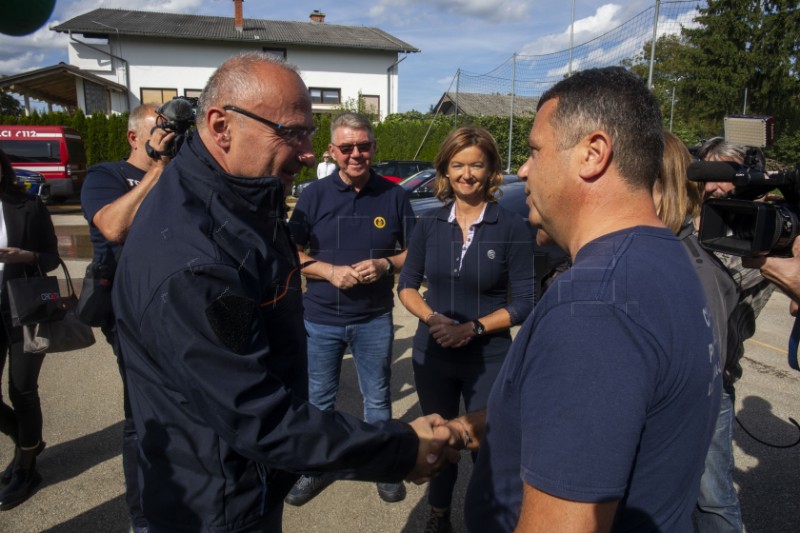 Ministri Grlić Radman i Fajon u obilasku poplavljenih područja u Sloveniji