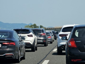 Jednim trakom uz mjesto nesreće na autocesti Rijeka- Zagreb, kolona pet kilometara