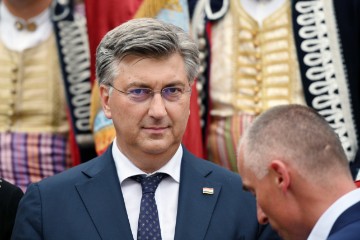 Plenković: Zakon o trgovini napravljen da prođe test ustavnosti