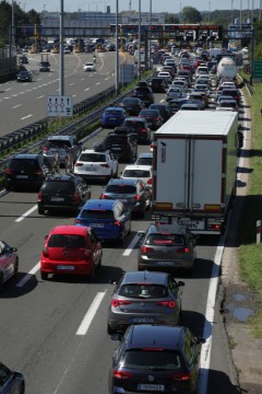 Gužve prema moru na naplatnoj postaji Lučko