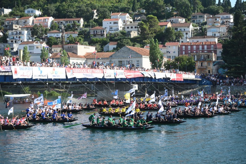 Metković: Počeo 26. Maraton lađa