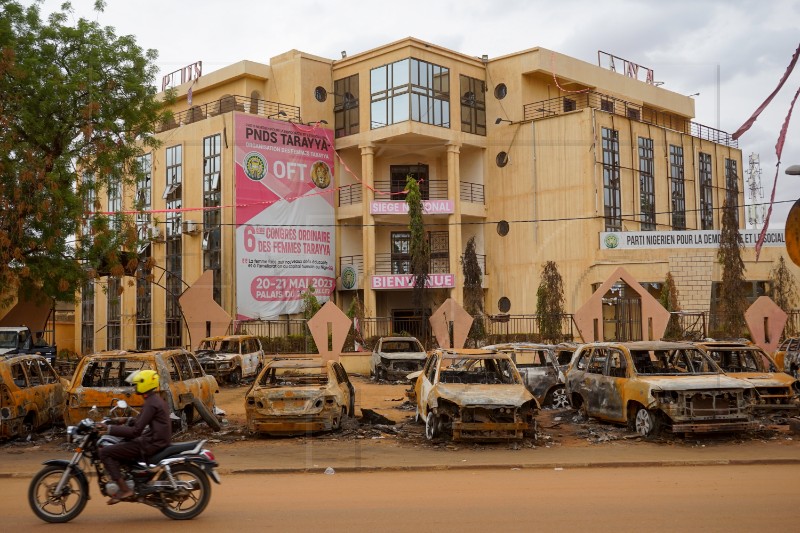 Zatočeni Bazoum primio svog liječnika, nigerijsko vjersko izaslanstvo u Niameyju