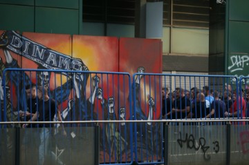 Atmosfera ispred stadiona uoči susreta Dinamo - AEK