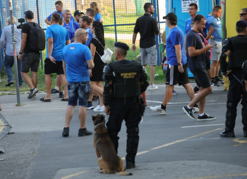 Atmosfera ispred stadiona uoči susreta Dinamo - AEK