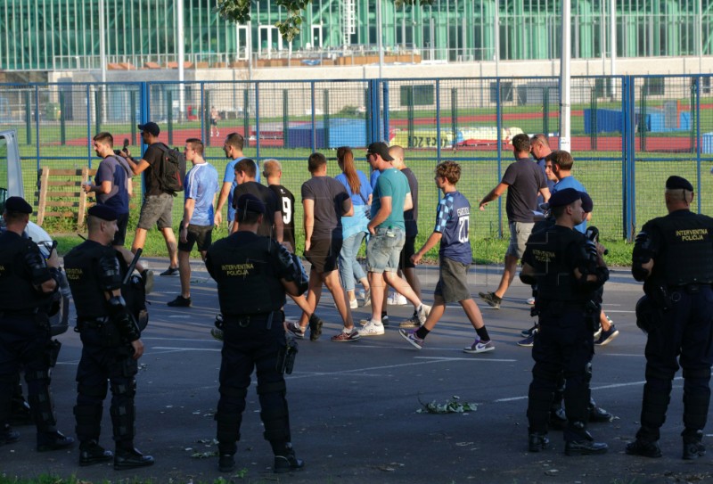 Atmosfera ispred stadiona uoči susreta Dinamo - AEK