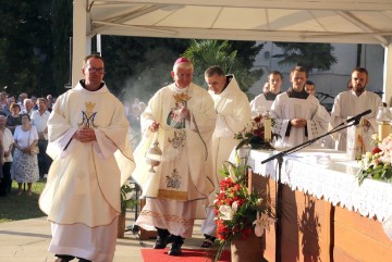 Rijeka: Svečana večernja hodočasnička misa s procesijom