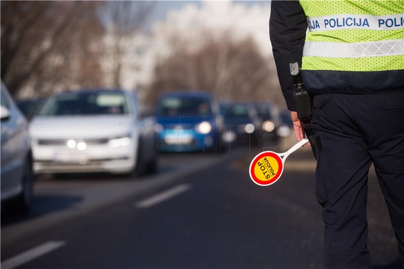 Vozio pripit, bez važeće prometne dozvole i pod zabranom pa uhićen