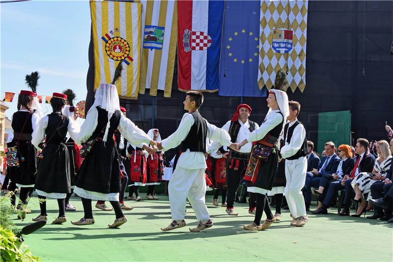 30. Susret hrvatskih folklornih ansambala i izvornih skupina u Županji i Čakovcu