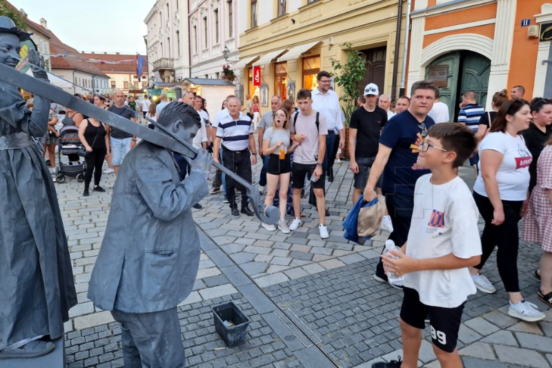 Predsjednik SDP-a Grbin posjetio Špancirfest u Varaždinu