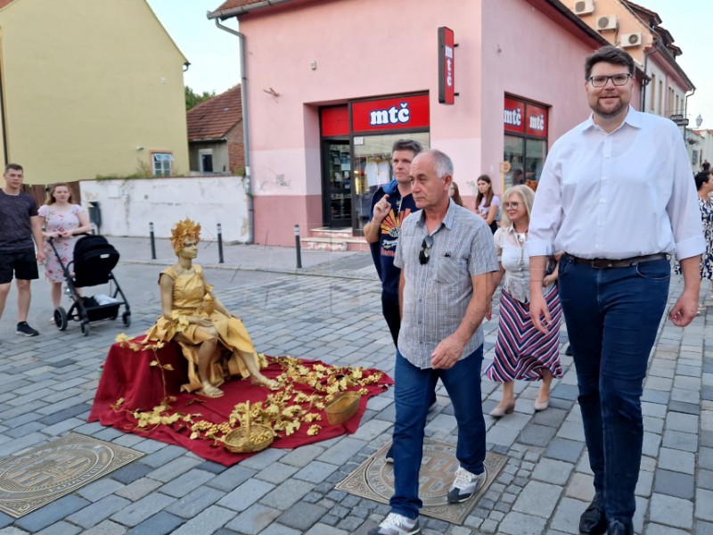 Predsjednik SDP-a Grbin posjetio Špancirfest u Varaždinu