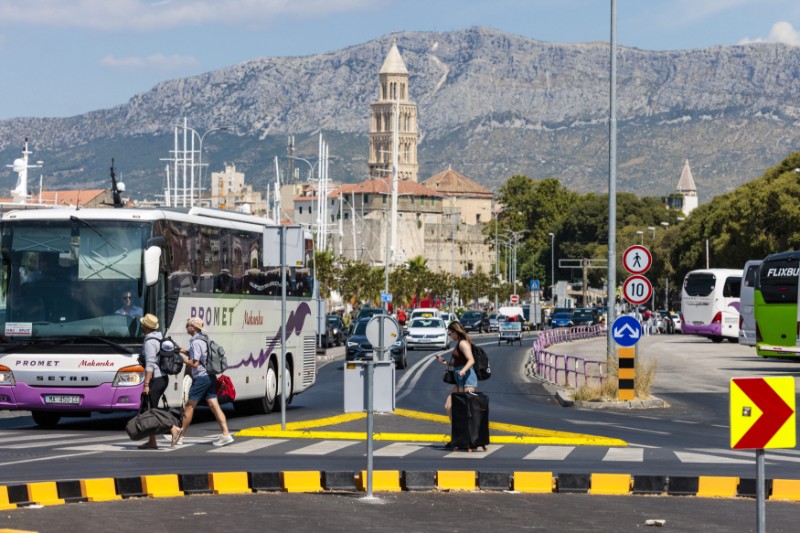 HAK: Pojačan promet na prilazima turističkim središtima i trajektnim lukama