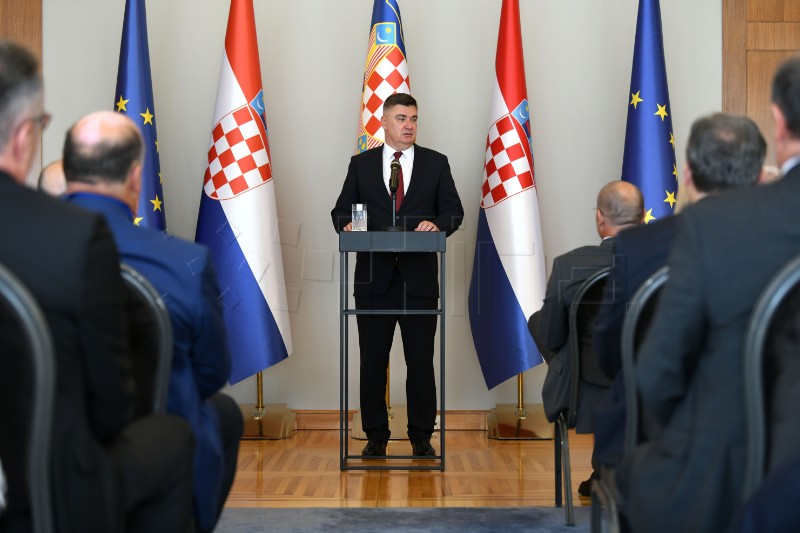 Milanović pozvao Plenkovića da idućeg tjedna nastave razgovore o veleposlanicima