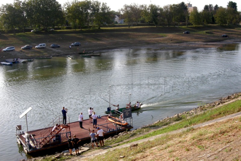 U Sisku počele Kupske noći, najveća turistička priredba grada