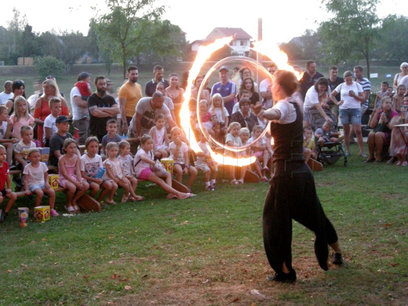 U Sisku počele Kupske noći, najveća turistička priredba grada