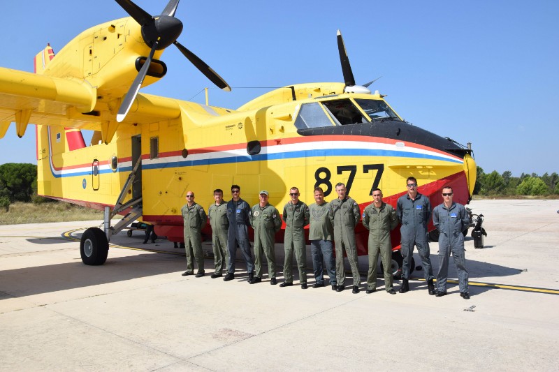 Croatian fire-fighting plane returns from Greece