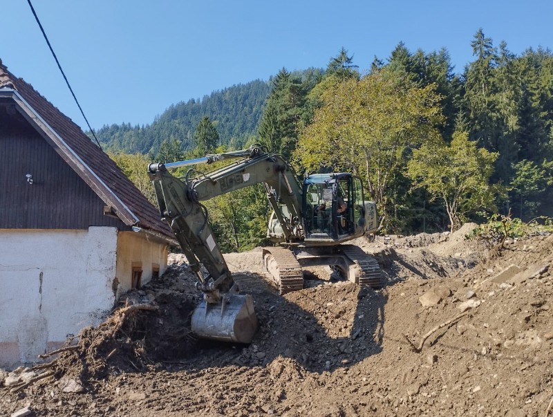 Croatian army helping Slovenia in relief efforts following storm