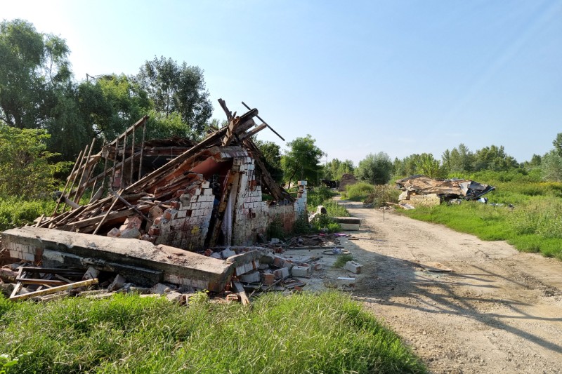 Policija istražuje tko je strojevima porušio romsko naselje uz Dravu