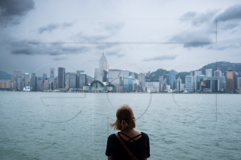 Deseci ozlijeđeni u naletu tajfuna Saola na Hong Kong