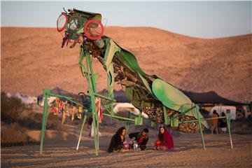 Jedna osoba umrla, deseci tisuća zaglavljeni u blatu na festivalu Burning Man