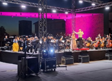 Osječki koncert "La vie en rose" izveden pred Vinkovčanima