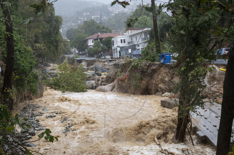 Troje mrtvih, četvero nestalih u nevremenu u Grčkoj - novi podaci