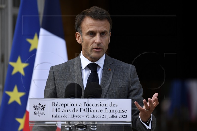 Macron: Ne može biti ruske zastave na OI u Parizu