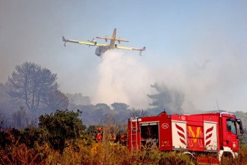 Između Žmirića i Dikla buknuo požar