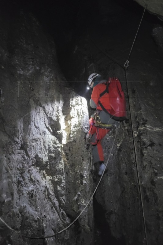 Američki speleolog izvučen na dubinu od 700 metara