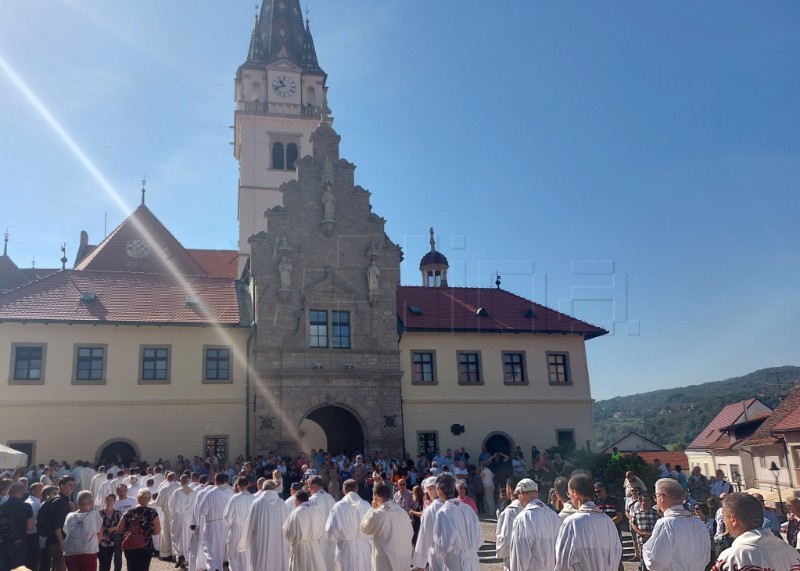 Tisuće hodočasnika stiglo u Mariju Bistricu